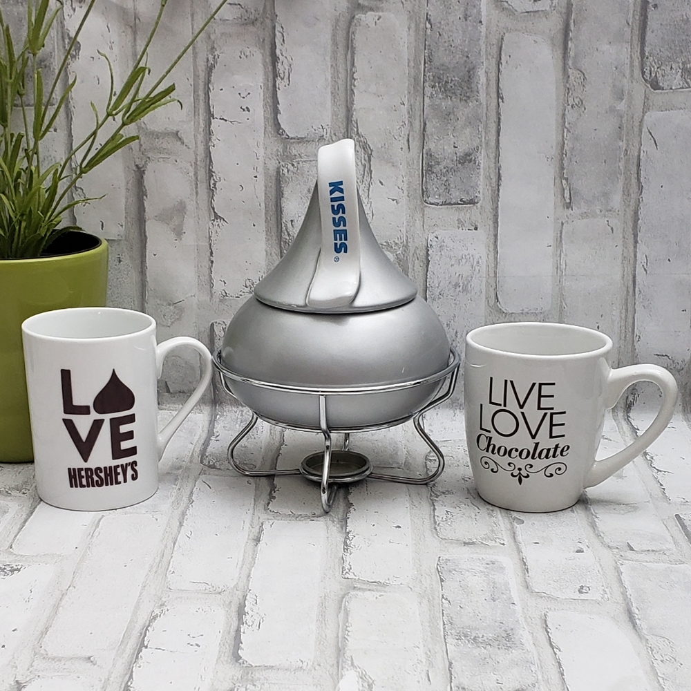 Kisses Ceramic Fondue Pot w/Hershey's Mugs